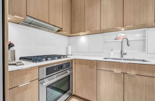 Southeast False Creek House | Location! Modern Urban Oasis with Premium King Size Beds and a Home Office
