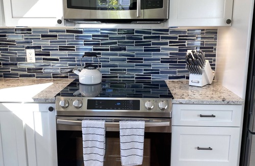 Tisbury Cottage | LOCATION & QUALITY! Right in town, freshly renovated, near everything u need!