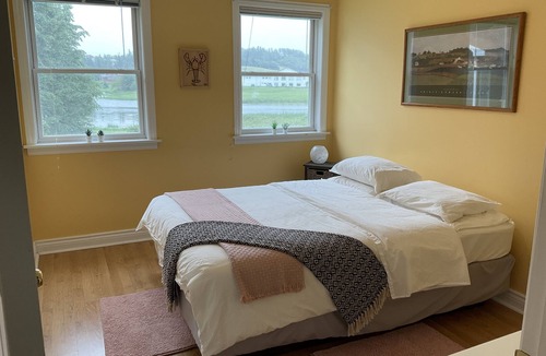 New Glasgow House | Location! Restaurants, Shops, and Parks, All Within Walking Distance!