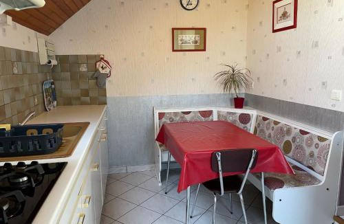 Saint-Andre-des-Eaux House | Location saisonnière: Gîte cosy avec jardin clos, proche plages et parc de Brière, wifi inclus! - FR-1-306-892