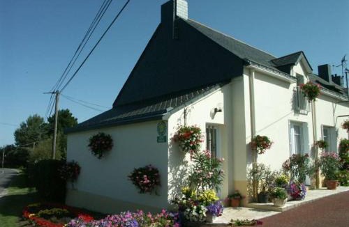 Saint-Andre-des-Eaux House | Location saisonnière: Gîte cosy avec jardin clos, proche plages et parc de Brière, wifi inclus! - FR-1-306-892