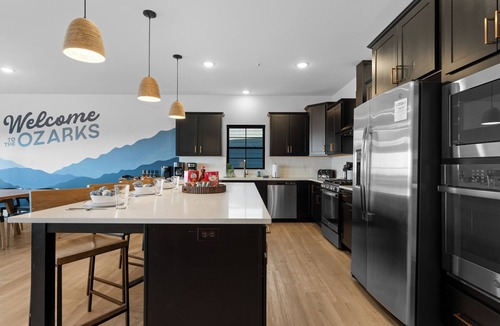 Indian Point Cabin | LOCATION! Stunning 7b/8b, Sleeps 30! By SDC w/Lake view, hot tub, &theater!