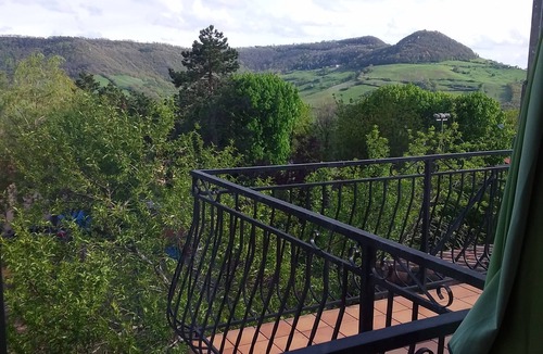Saint-Victor-et-Melvieu Apartment | Location Vacances Appartement Dans Maison Village. Au Pays des Raspes du Tarn