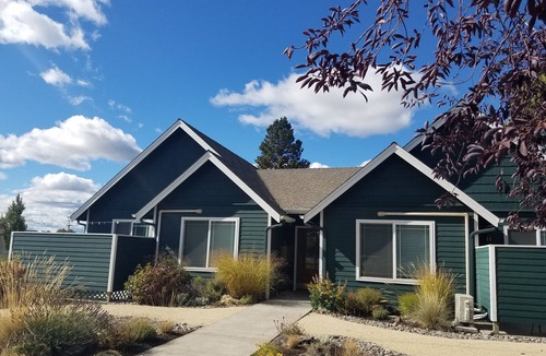 Old Bend Apartment | LOCATION! WALK TO DOWNTOWN AND OLD MILL - ONE BEDROOM ONE BLOCK FROM THE RIVER
