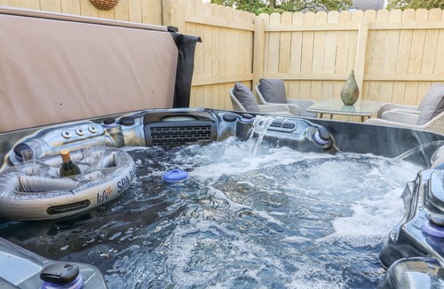 Skipton Cottage | Lock View - Nordic Spa