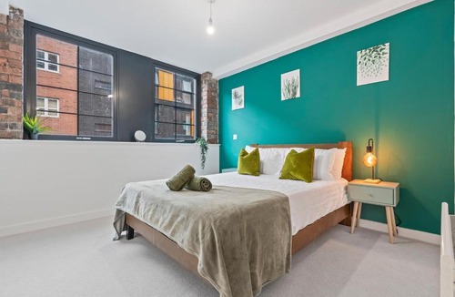 The Westside Apartment | Lockside Haven - Stylish Canal-Side Retreat