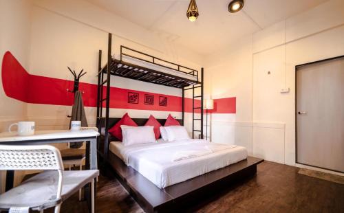 Park Road Hostel | Locomo Hostel OG - Stay Work Eat