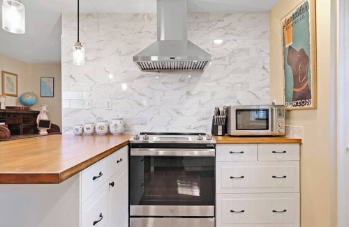 Locust Grove Cottage | Locust Garden, A North Downtown C'ville Guesthouse