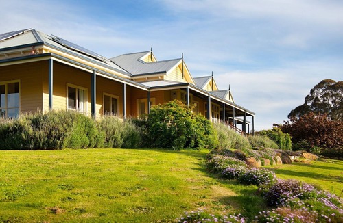 Glenlyon House | Loddon Retreat- a picturesque country escape outside of Glenlyon