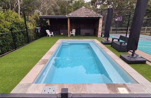 Yarrambat Resort | Lodge 1, Family Luxury Country Retreat Spa & Pool