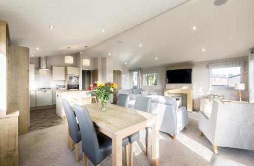 Brixham House | Lodge 9 at Landscove Holiday Park