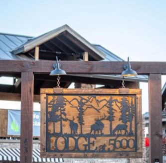 Pine Hotel | Lodge at 5600