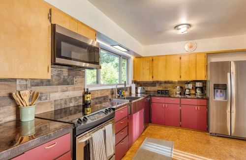 Oak Harbor House | Lodge at Deception Pass | Trails, Hot Tub, Walk to Cornet Bay