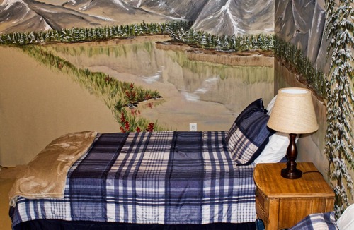 Mountain Home Cabin | Lodge Between the Lakes - With Adjacent Indoor Pickleball Court