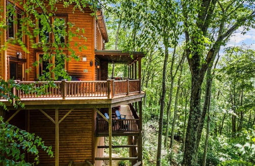 Seven Devils House | Lodge in Seven Devils w Hot Tub & Mountain Views!
