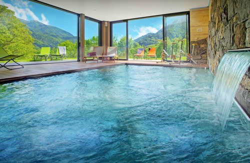 Les Clefs Ski Chalet | Lodge La Source - luxury French Alps break 12p, indoor pool - OVO Network