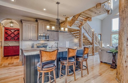 South Fork House | Lodge-style home with striking mountain views, fireplaces, & hot tub