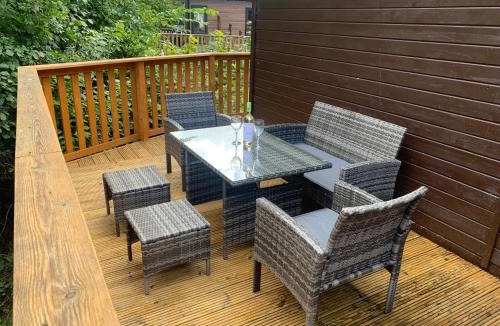 Hawick House | Lodge with river view - sleeps 6 - pet friendly