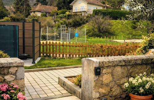 Conjux House | Lodge with view of Lake Bourget
