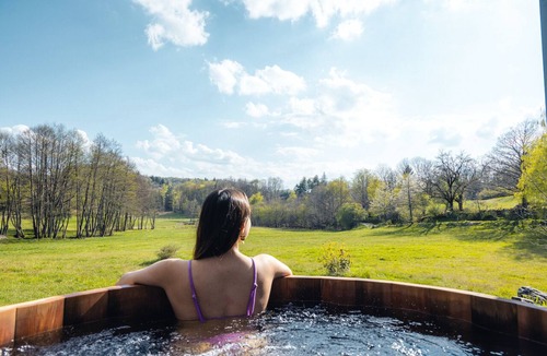 Champs-sur-Tarentaine-Marchal Hotel | Lodges with PRIVATE SPA near SANCY : Écrin d'Auvergne luxury & spa