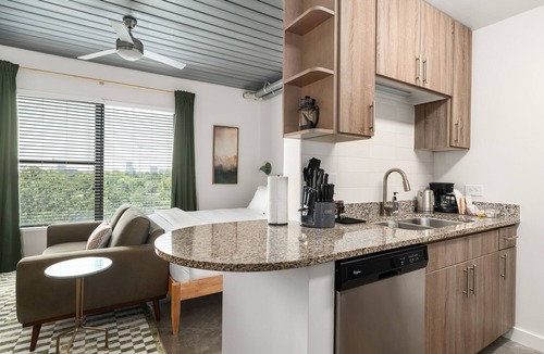 Midtown Apartment | Lodgeur Midtown