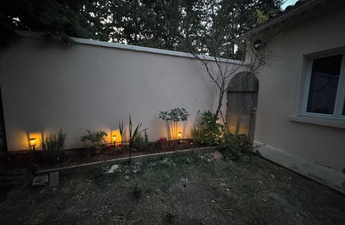 Plan-d'Orgon Apartment | Lodging in the middle of the meadows (Alpilles, Eygalières, Provence), pets welcome