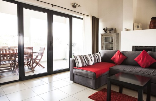 Conques-sur-Orbiel Cottage | Lodging near Carcassonne in a vineyard organic view of the Pyrenees