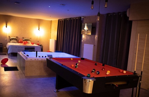 Cronenbourg Est Apartment | Loft 85m2 Jacuzzi Hammam Billiards Bar Shower Sauna