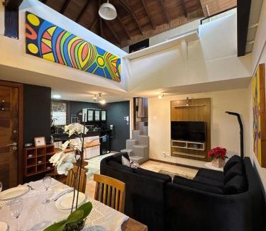 Carapicuiba Ski Chalet | Loft Aconchegante com Atmosfera Intimista em Meio à Natureza – Granja Viana