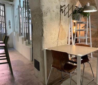 Beziers City Centre Apartment | Loft Atypique - Climatisé - Hyper centre - Calme - Petite terrasse