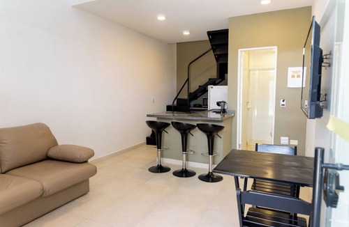 Jardim Itagua Apartment | Loft c Ar, Smart Lock e Wi-Fi no coração do Itaguá