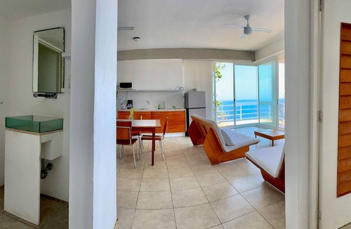 Las Playas Condo | Loft Casa Luna: terraza frente al mar y cocineta