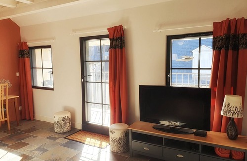 La Charite-sur-Loire Apartment | Loft chêne, beautiful duplex with balcony