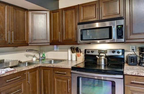 Cantley Cabin | Loft ideal for a couple. 9km from casino 5km Nordik spa Nature 6km Gatineau Park