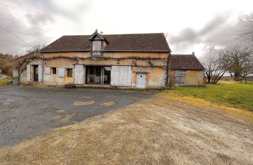 Thorigne-sur-Due House | Loft in Sarthe with Garden Retreat