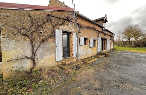 Thorigne-sur-Due House | Loft in Sarthe with Garden Retreat