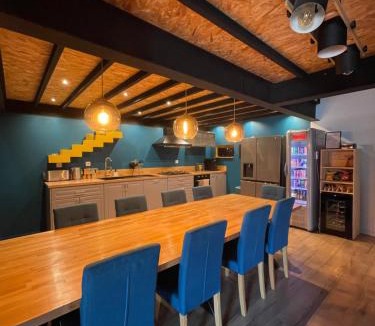 Sainte-Marie-dʼAlloix Apartment | Loft industriel avec jacuzzi