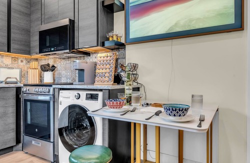 Sandy Apartment | Loft-Living Studio with Hot Tub
