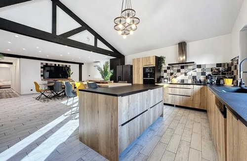 Montlucon Apartment | LOFT SPA SAUNA 10 persons City center