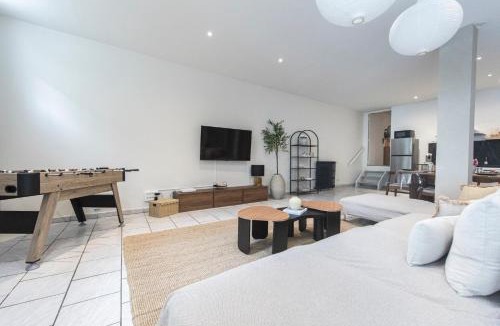 Saint-Pierre-des-Corps Apartment | Loft Station Parking Video Projector near Tours