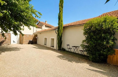 Bourg-Saint-Christophe Apartment | Loft, Studio and Love Rooms