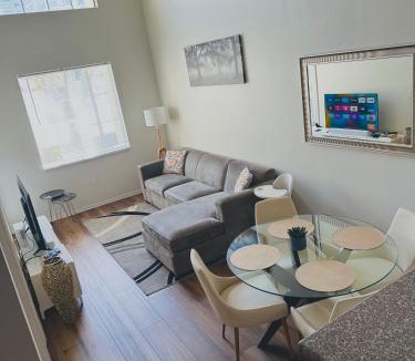Culver - West Apartment | Loft Style,2 Beds ,Flexible self check in,Pool