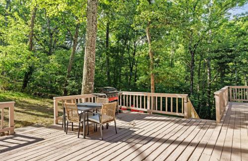 Ridgeway House | Loft style chalet w hot tub & fireplace