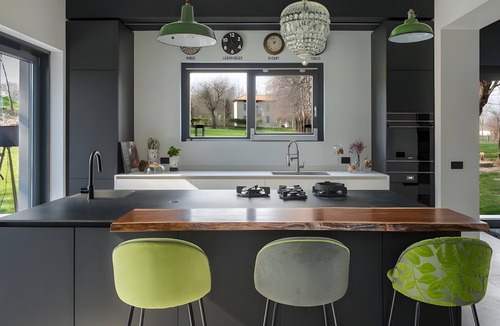Lurate Caccivio Apartment | Loft-Style 'Wanderlust' Room with Mountain View and Shared Terrace