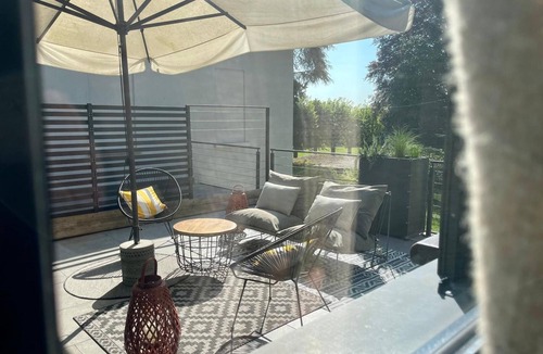 Lurate Caccivio Apartment | Loft-Style 'Wanderlust' Room with Mountain View and Shared Terrace