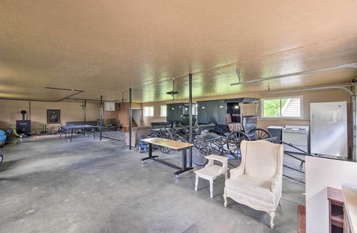 Huntsburg House | Loft Unplugged w/Outdoor Space in Amish Country!