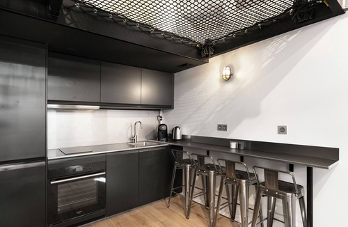 Cimiez Apartment | Loft with hanging net Japanese WC with terrace