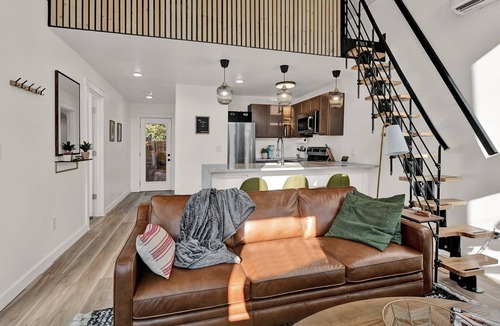 Babe Denny Cottage | Lofted house 3 min from Lucas Oil Stadium/downtown