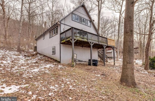 Ridgeway Cabin | Lofted Quaint Cabin with BBQ and Mountain Views in West Virginia