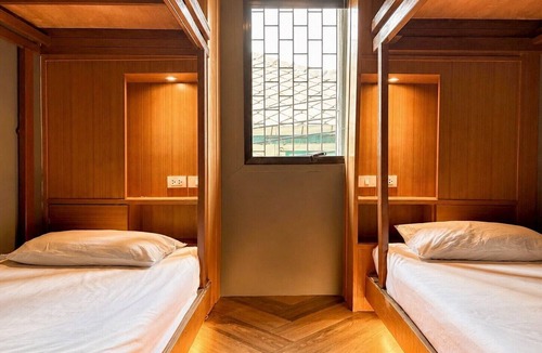 Talat Noi Hostel | Loftel 22 Hostel